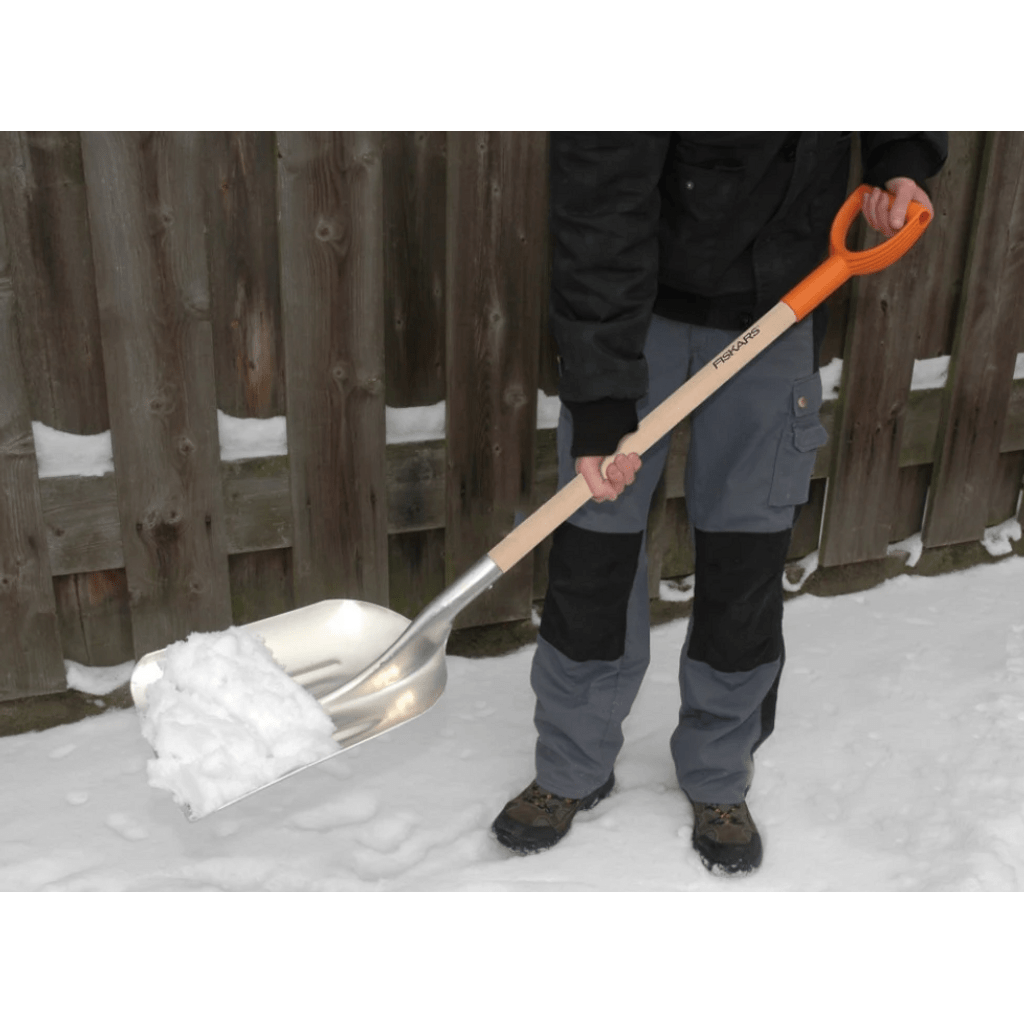 FISKARS lopata za snijeg, pijesak i žitarice (1001637)