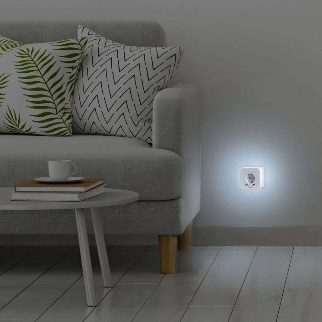 HAMA LED noćno svjetlo s utičnicom, 2 USB izlaza, senzorom pokreta i svjetla